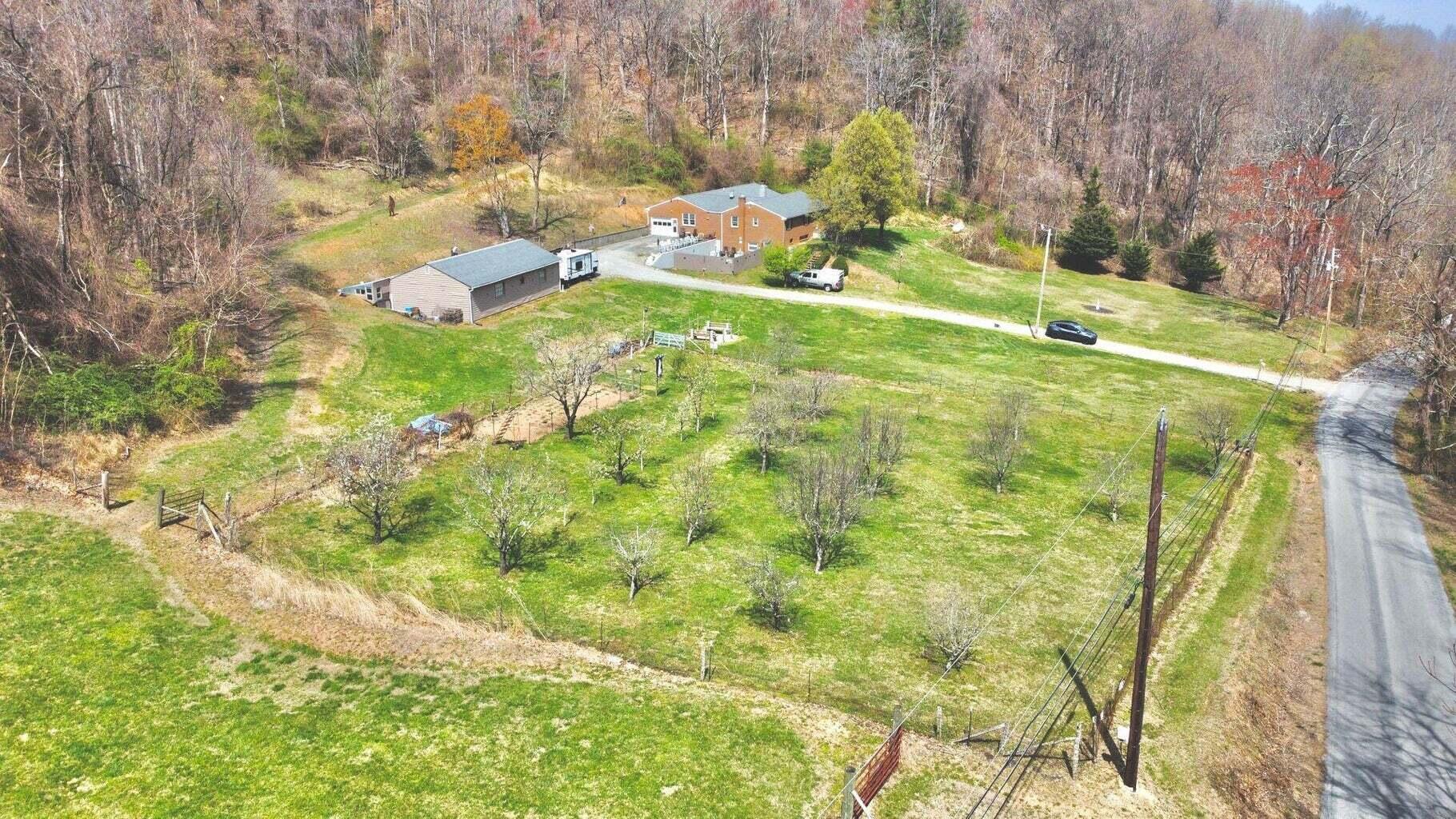 6989 Poage Valley Rd Extension Roanoke, VA 24018 - Photo 32 of 33