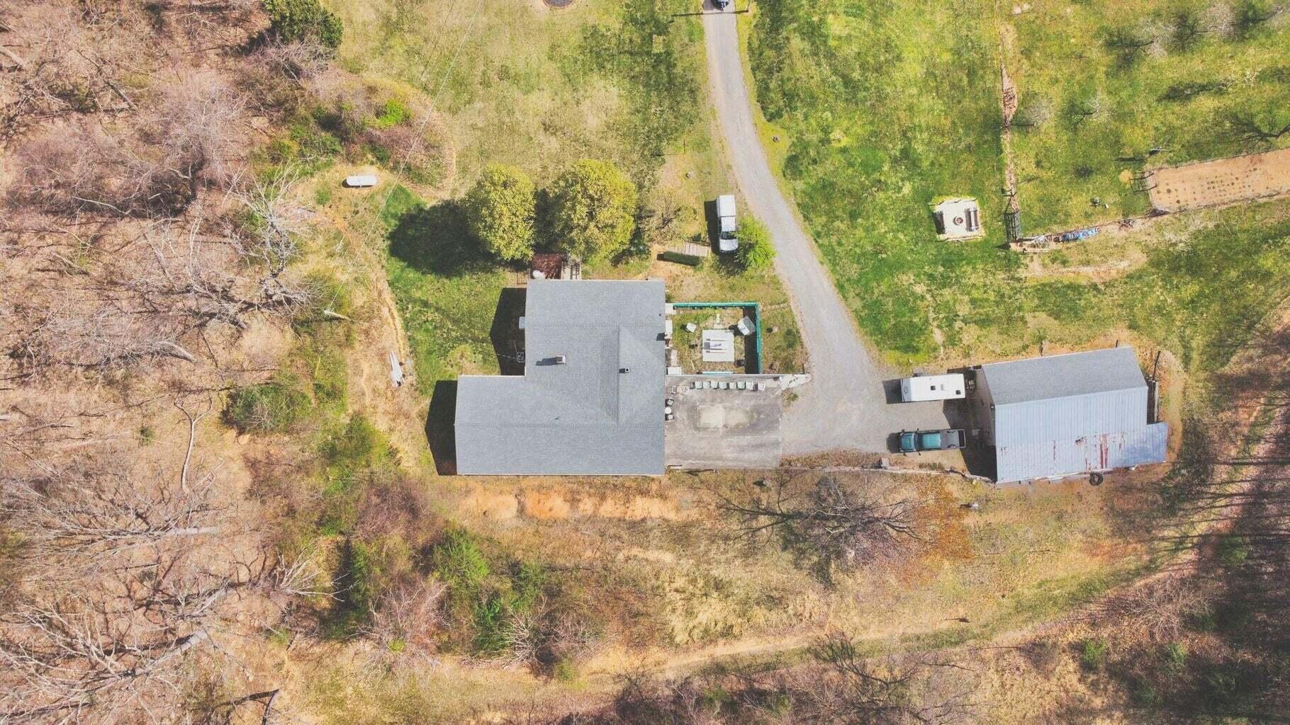 6989 Poage Valley Rd Extension Roanoke, VA 24018 - Photo 5 of 33