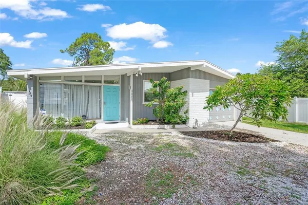 $3,695 | 4801 Sarasota Avenue, Sarasota, FL 34234