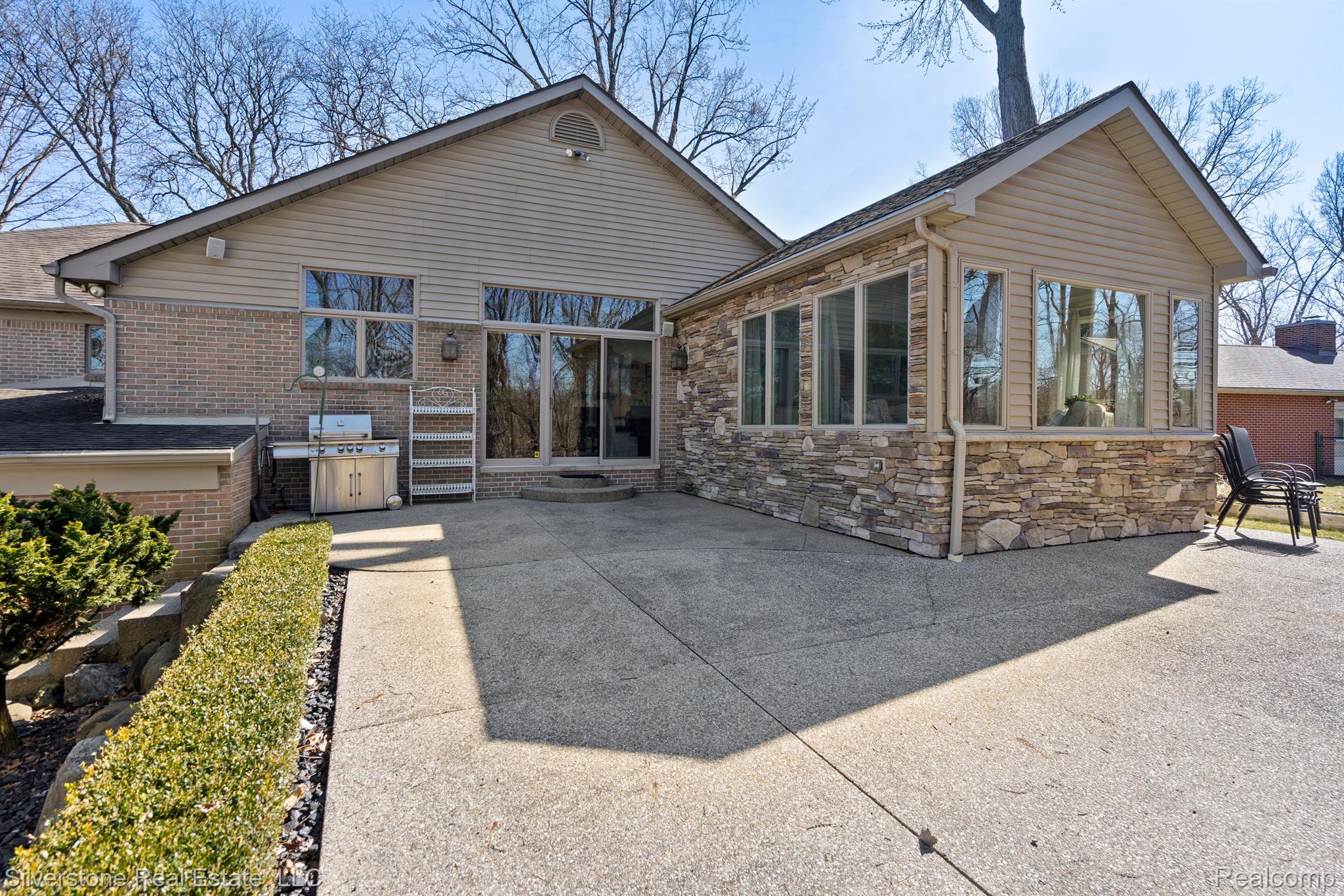 38415 Riverside Drive Clinton Township, MI 48036 - Photo 5 of 49 Gallery Image 5