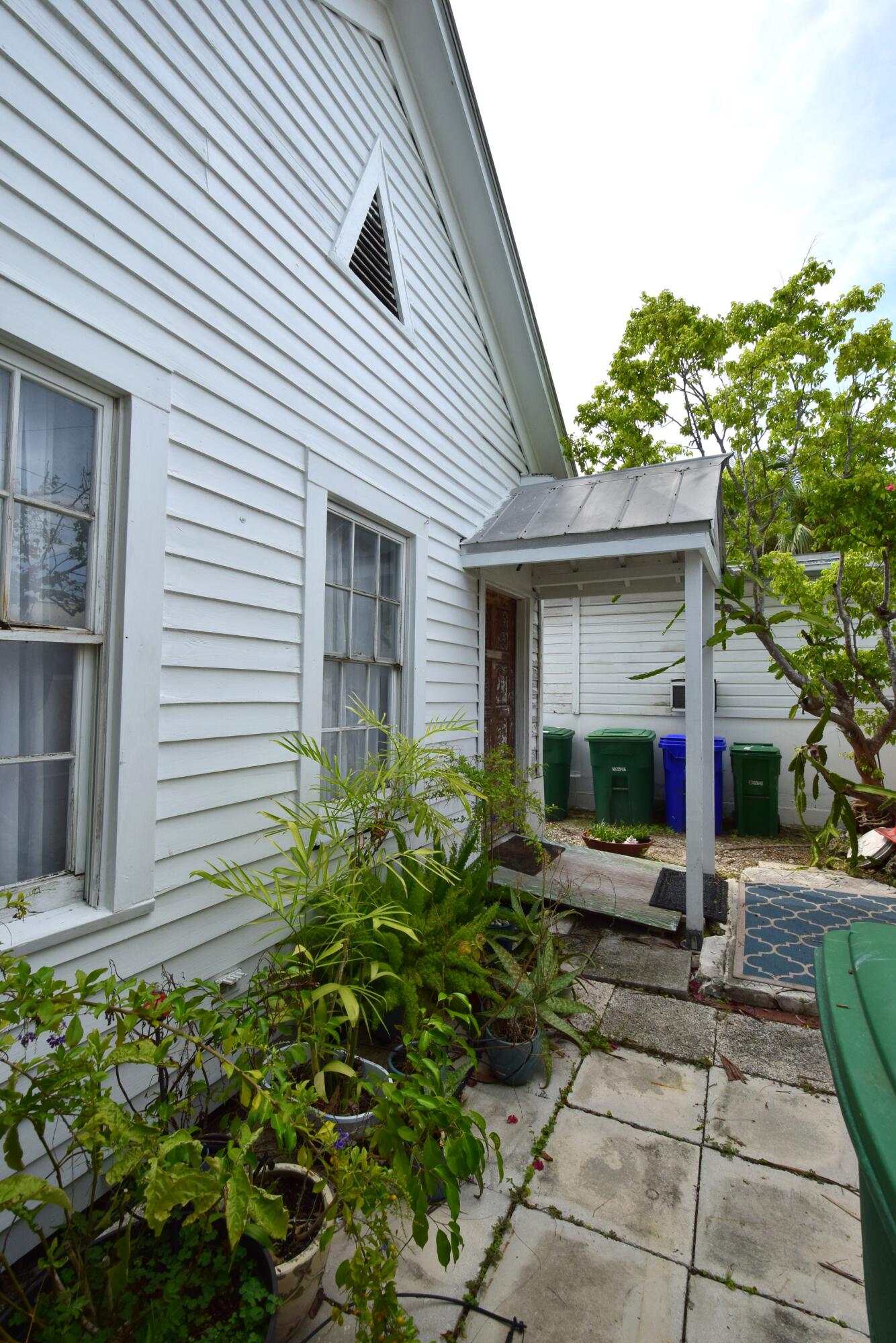 1102 Whitehead Street Key West, FL 33040 - Photo 13 of 22 a front view of a house with an outdoor seating