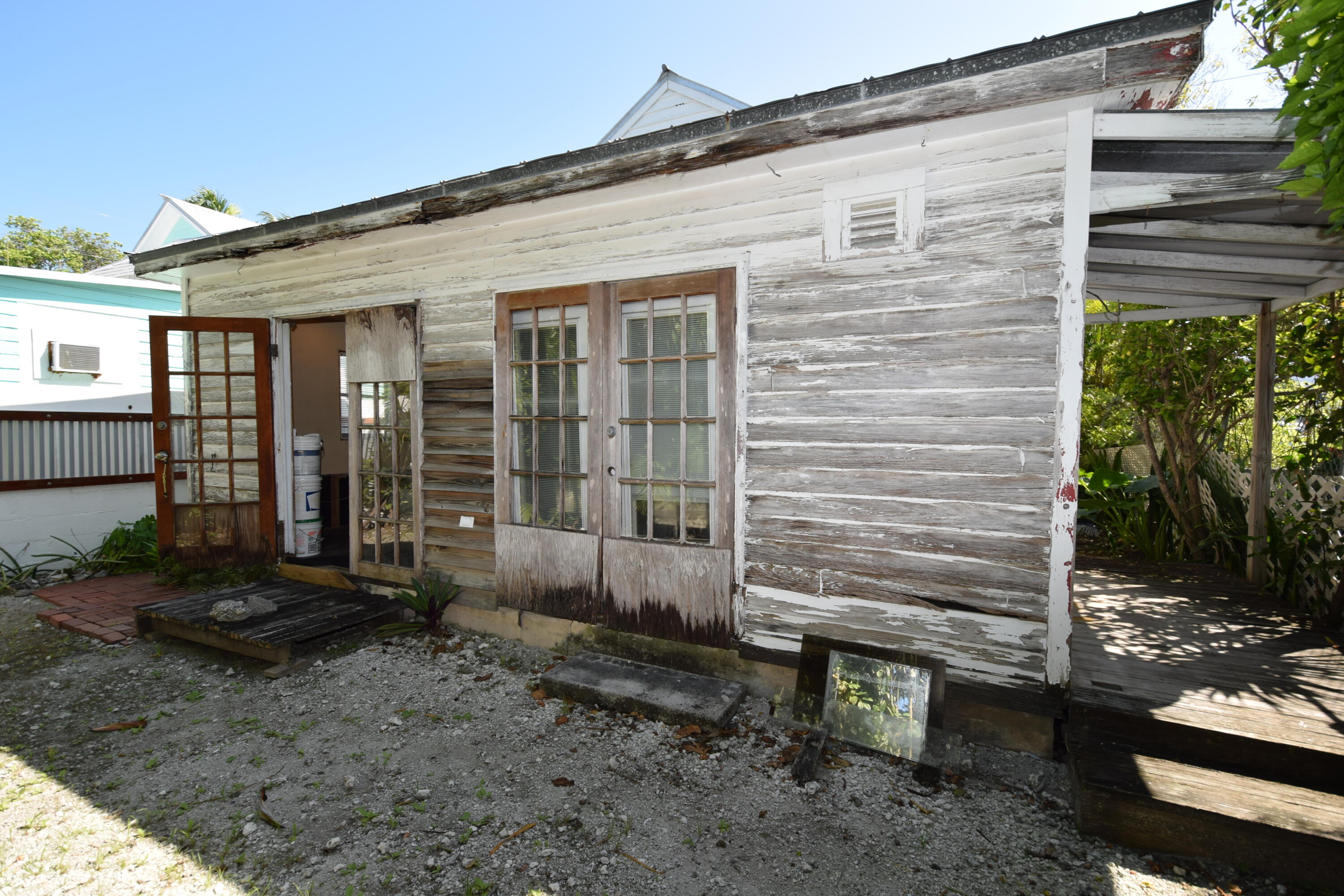 1102 Whitehead Street Key West, FL 33040 - Photo 7 of 22 a front view of a house with garden