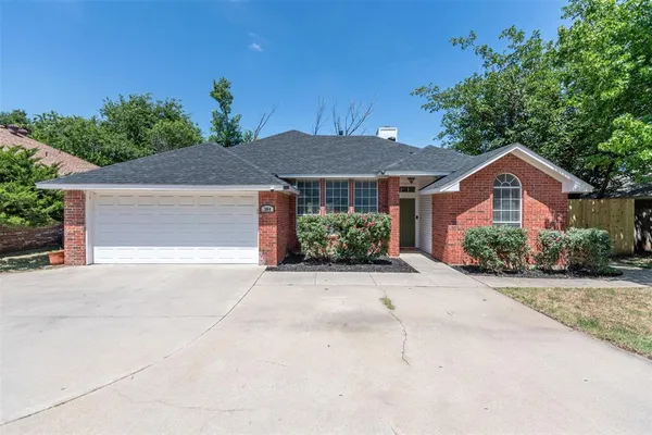$319,999 | 304 West Windsor Drive, Denton, TX 76207
