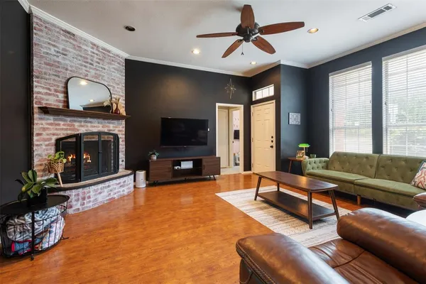 $319,999 | 304 West Windsor Drive, Denton, TX 76207