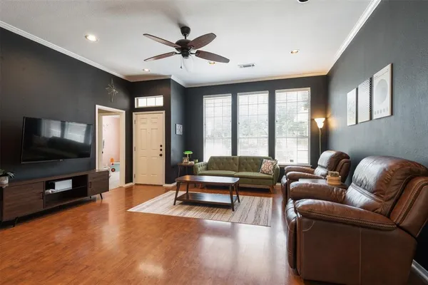 $319,999 | 304 West Windsor Drive, Denton, TX 76207