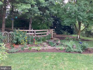 202 Queens Gate Road Lititz, PA 17543 - Photo 11 of 34 Summer landscaping