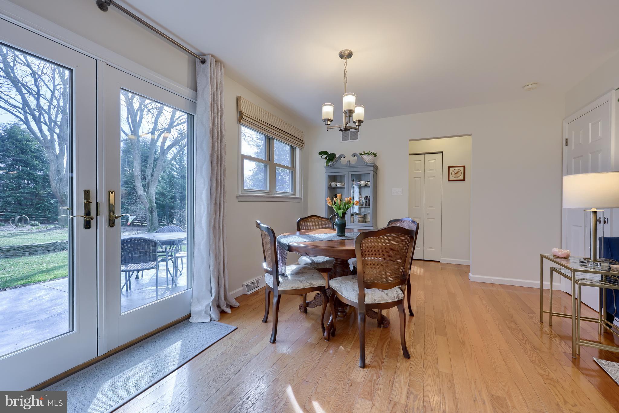 202 Queens Gate Road Lititz, PA 17543 - Photo 17 of 34 Dining area