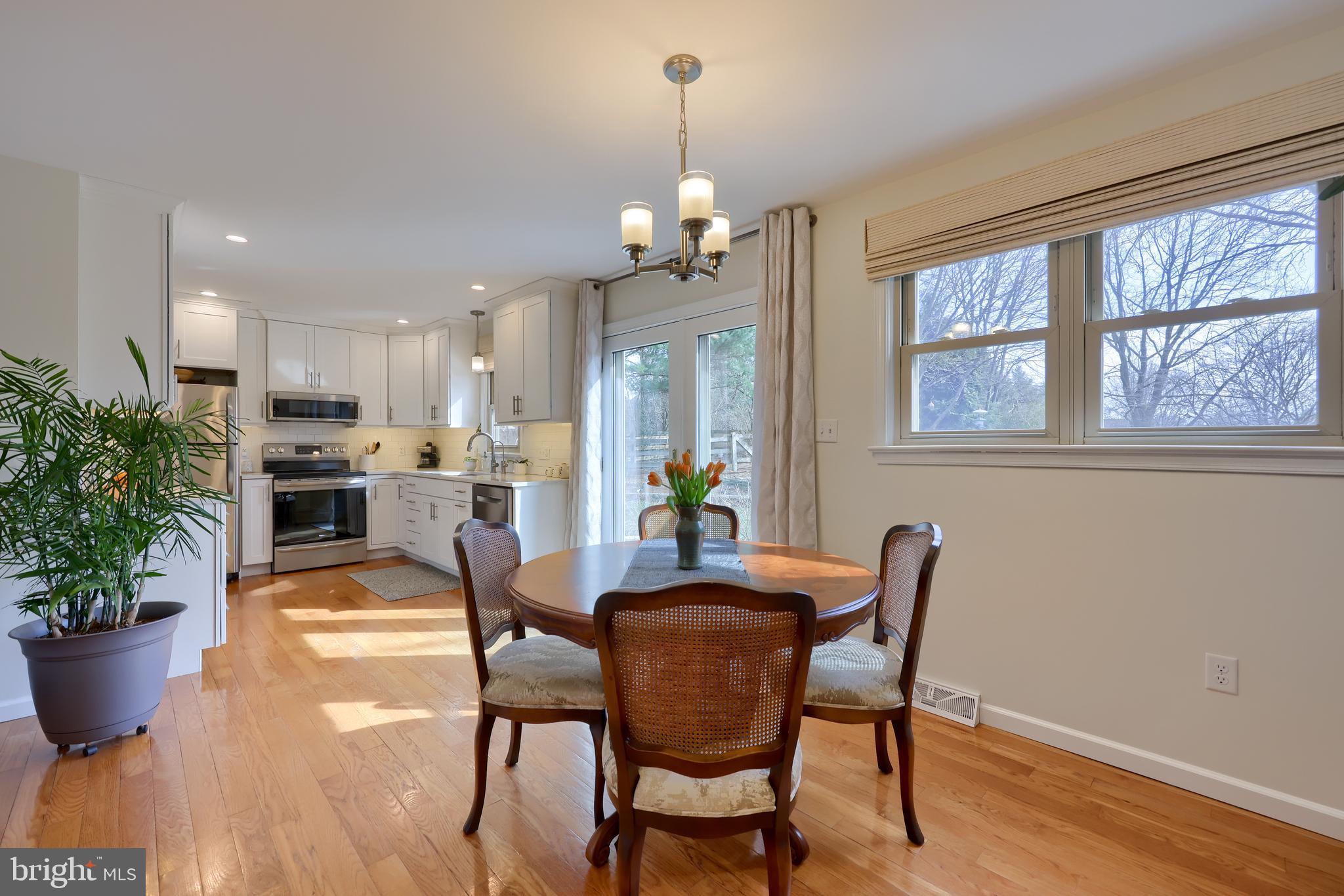 202 Queens Gate Road Lititz, PA 17543 - Photo 18 of 34 Dining area