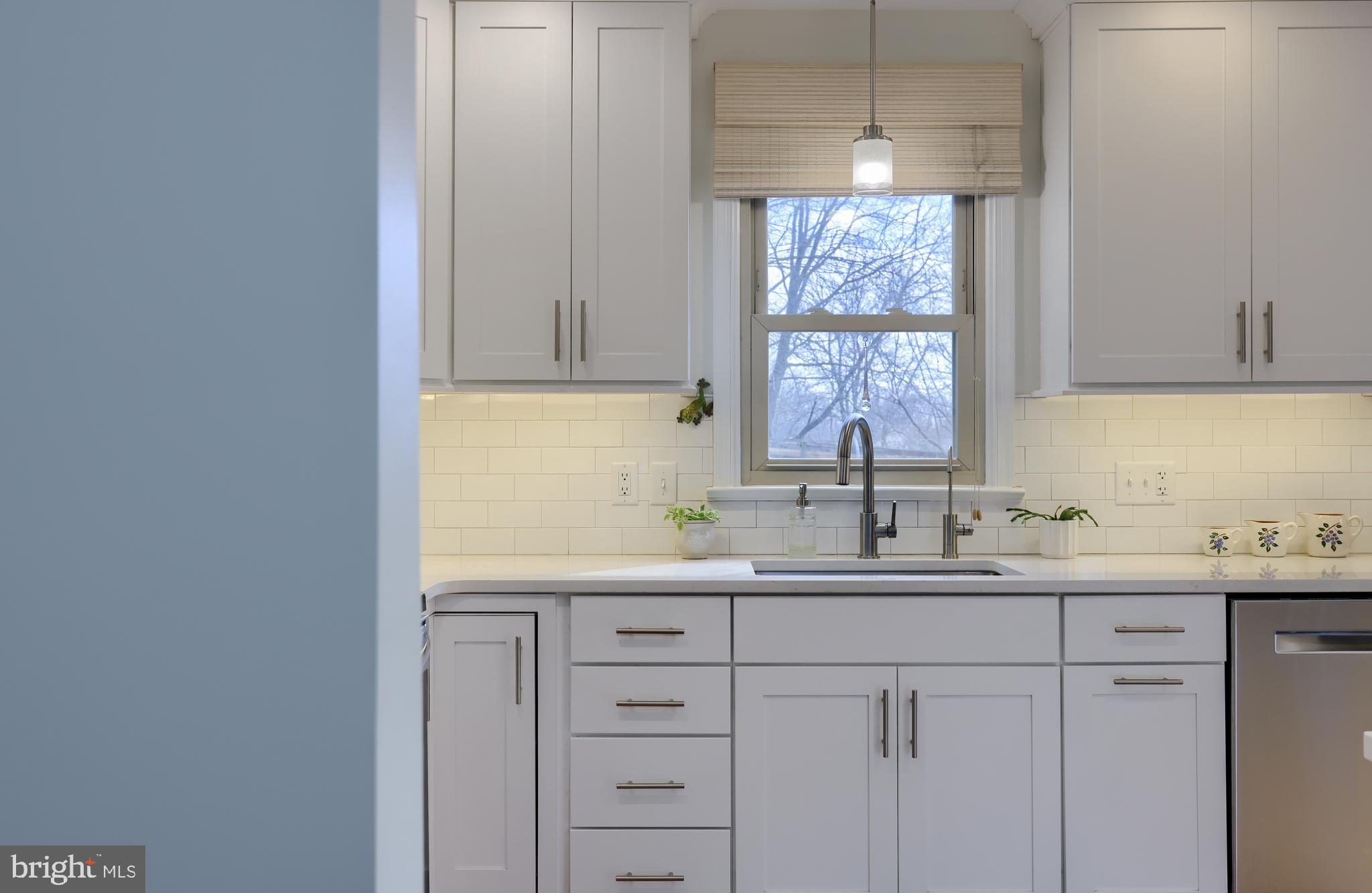 202 Queens Gate Road Lititz, PA 17543 - Photo 19 of 34 Newly remodeled kitchen