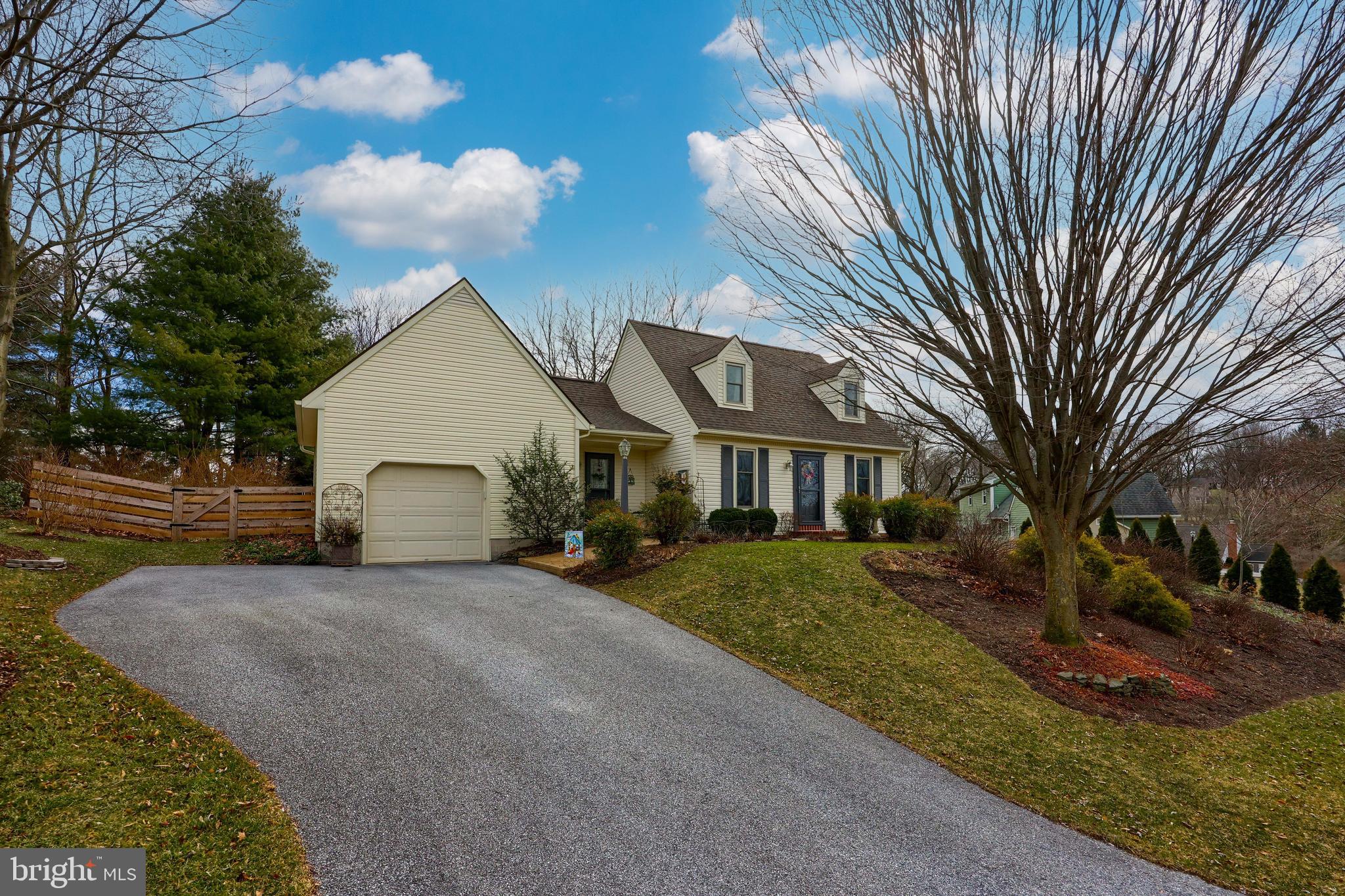 202 Queens Gate Road Lititz, PA 17543 - Photo 3 of 34