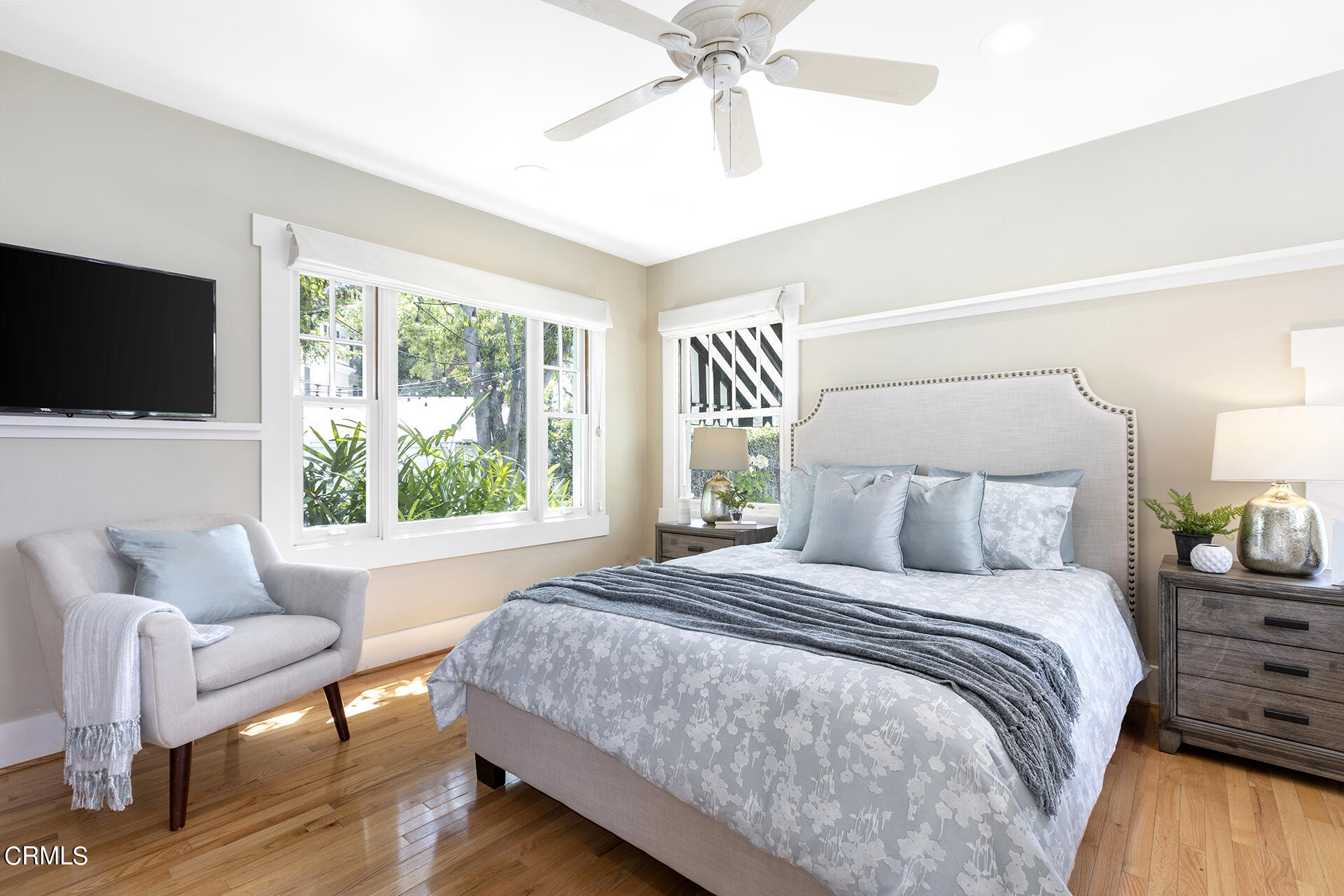 509 Prospect Boulevard Pasadena, CA 91103 - Photo 29 of 68 a bedroom with a bed a couch and a flat screen tv