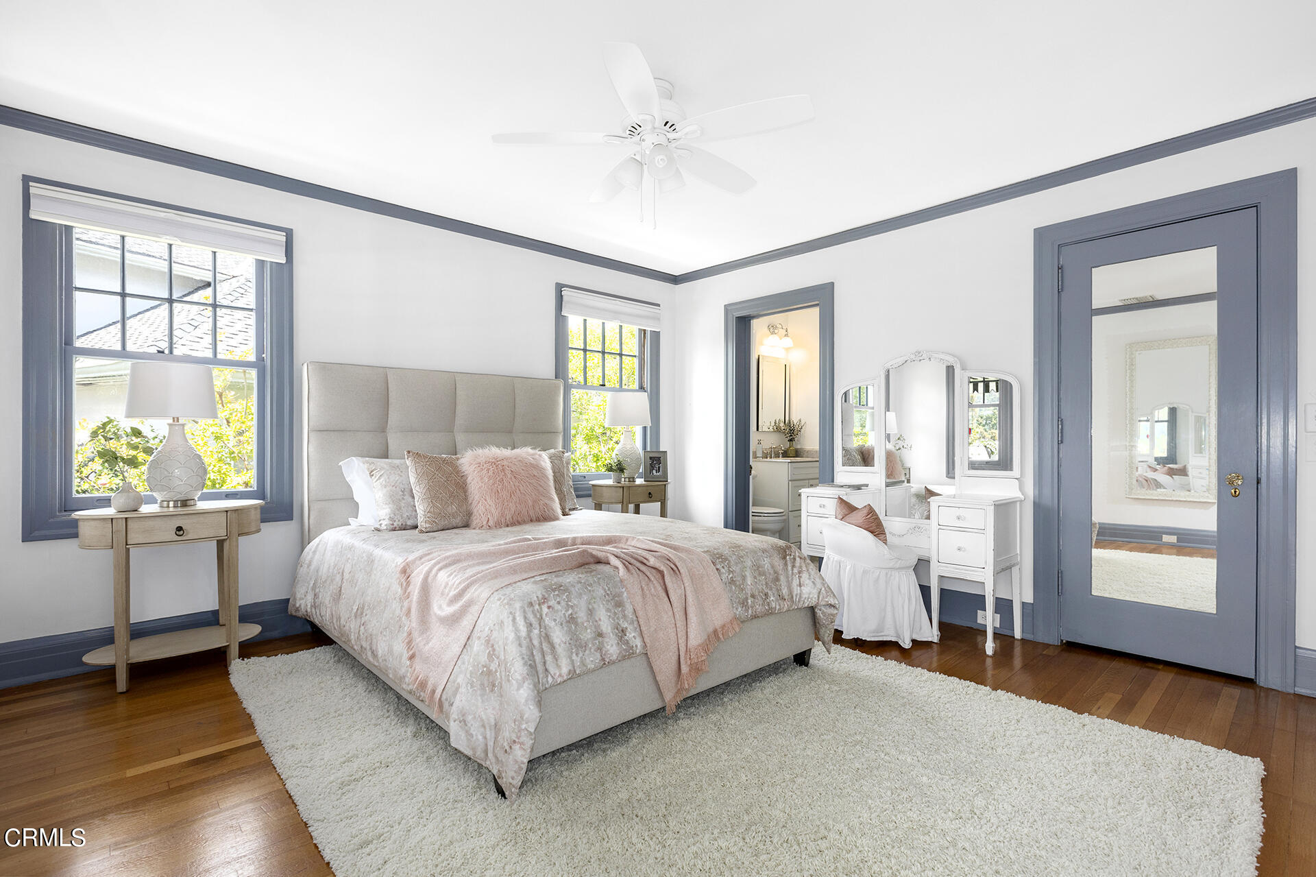 509 Prospect Boulevard Pasadena, CA 91103 - Photo 43 of 68 a bedroom with a large bed and a window