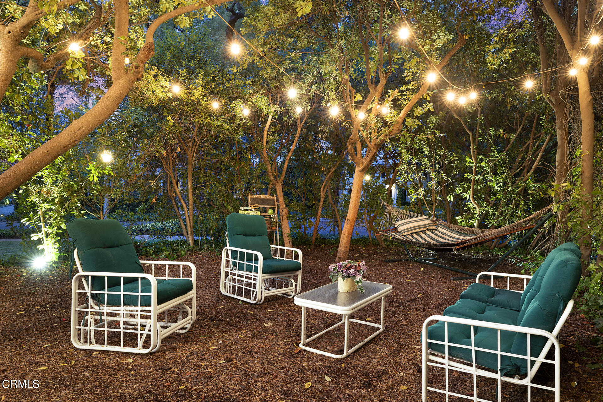 509 Prospect Boulevard Pasadena, CA 91103 - Photo 61 of 68 a backyard of a house with table and chairs