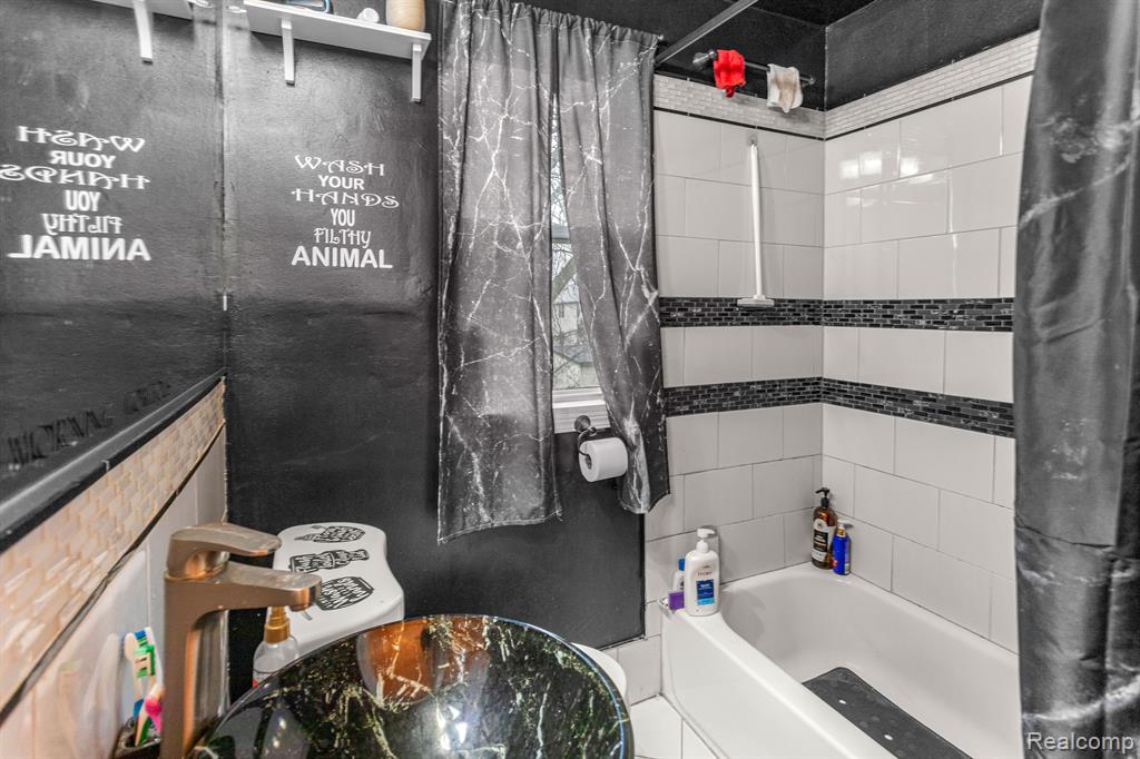 84 Hill Street River Rouge, MI 48218 - Photo 17 of 23 Gallery Image 17