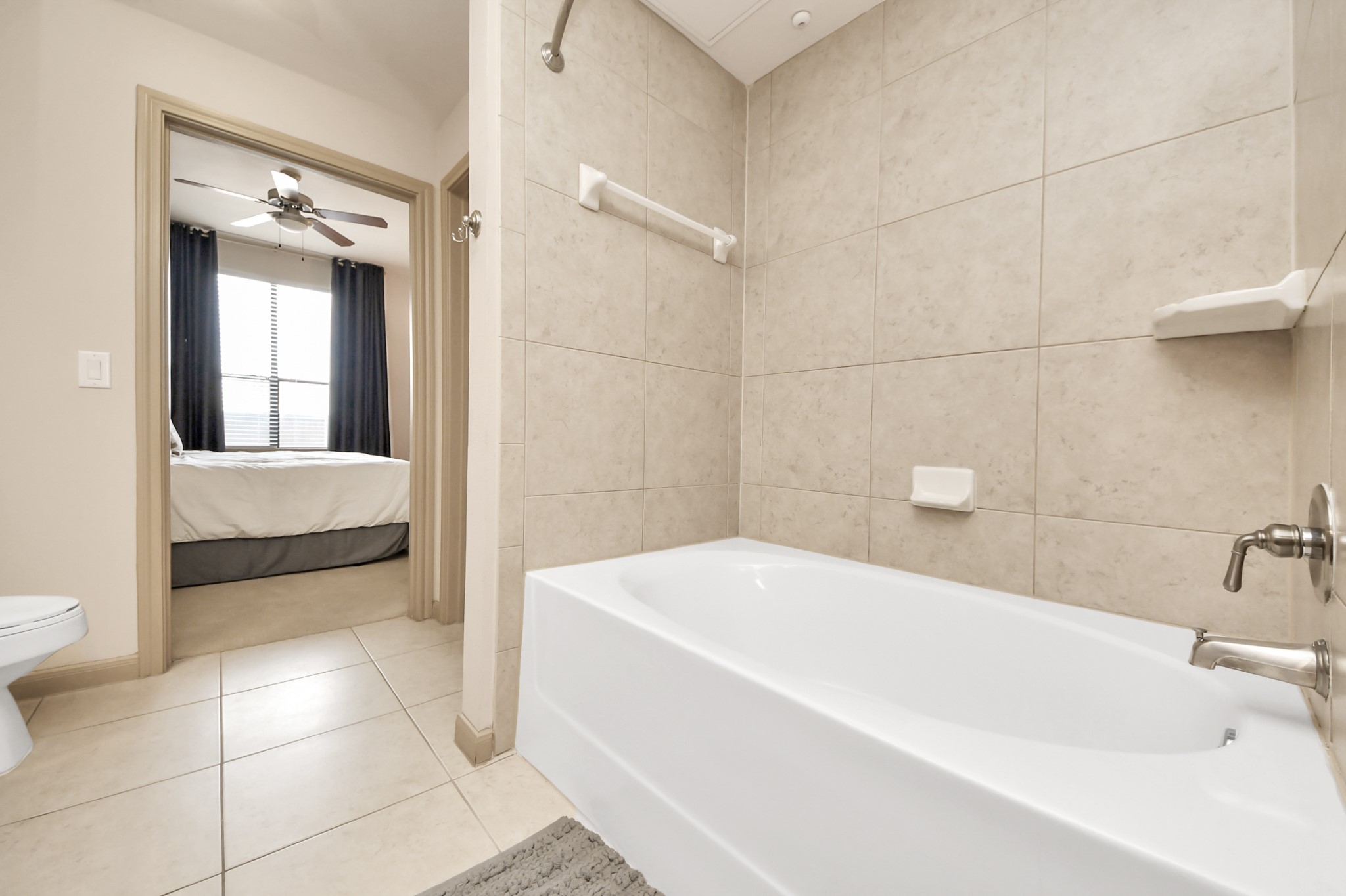 6363 San Felipe Street, Unit 235 Houston, TX 77057 - Photo 23 of 43 a en suite bathroom with a bathtub and a sink