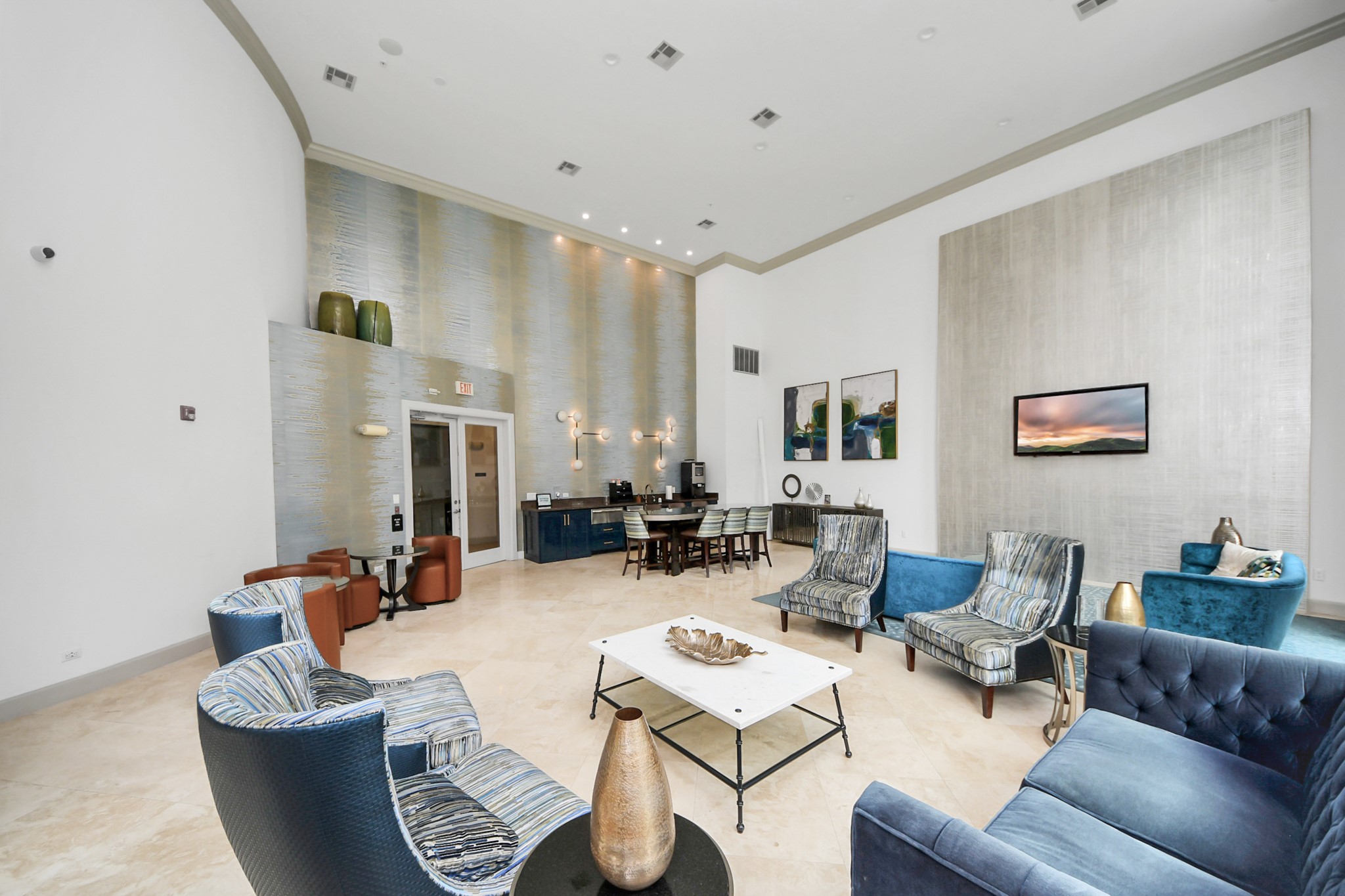 6363 San Felipe Street, Unit 235 Houston, TX 77057 - Photo 41 of 43 a living room with furniture