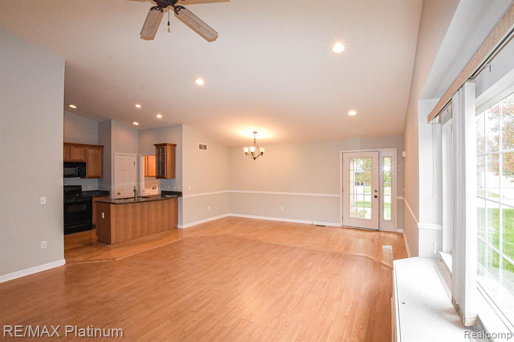807 Chelsea Ridge Court Howell, MI 48843 - Photo 3 of 32