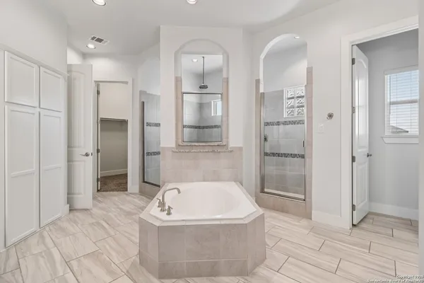 $695,000 | 31040 Clover Pass, Bulverde, TX 78163