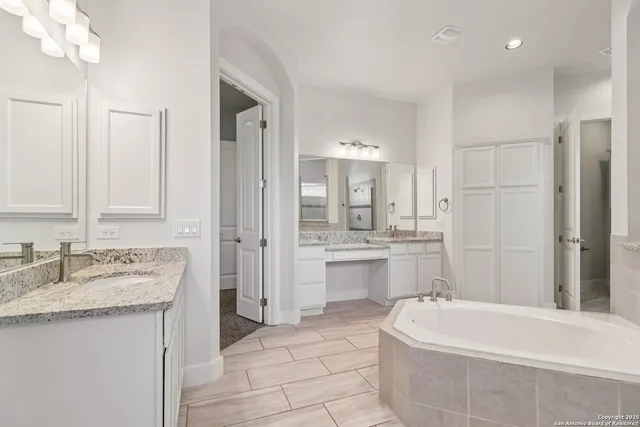 $770,000 | 31040 Clover Pass, Bulverde, TX 78163