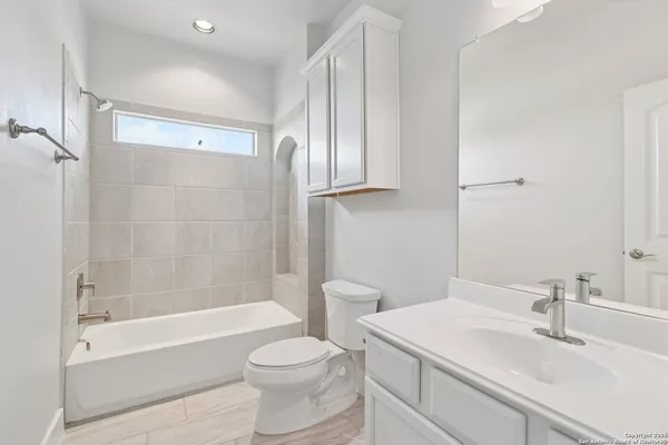 $695,000 | 31040 Clover Pass, Bulverde, TX 78163