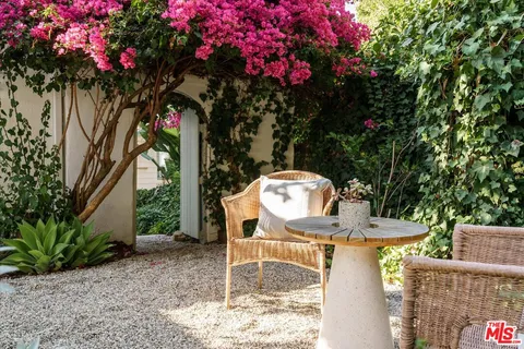 $1,099,000 | 3135 Isabel Drive, Los Angeles, CA 90065