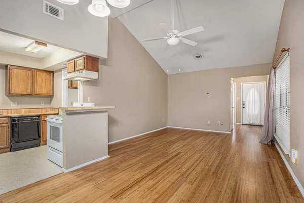 $520,000 | 508-510 Clarence Street, Tomball, TX 77375