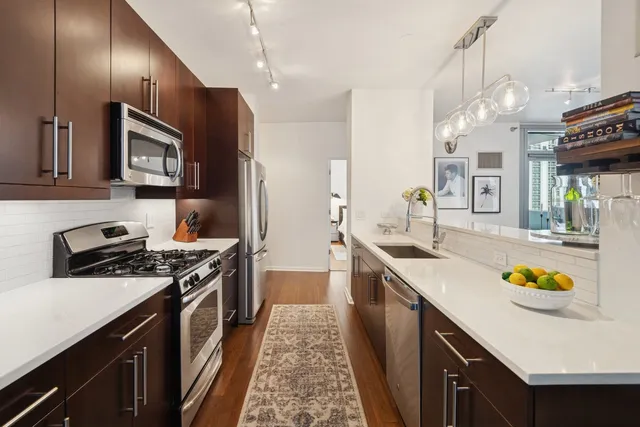 $565,000 | 125 South Green Street, Unit 506A, Chicago, IL 60607