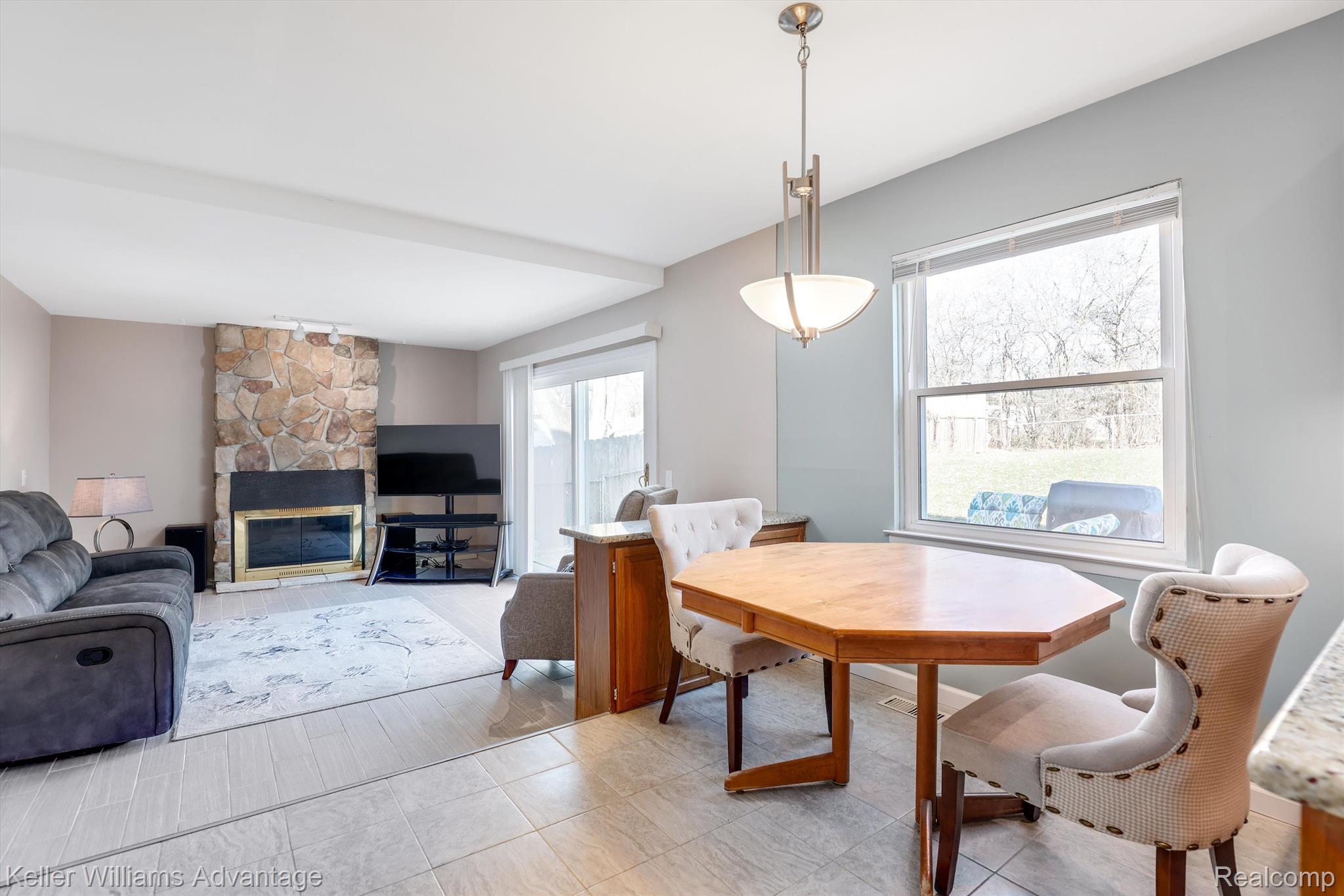 42448 Park Ridge Road Novi, MI 48375 - Photo 7 of 26 Spacious breakfast nook