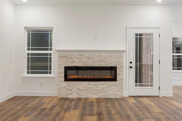 $379,900 | 422 Pine Dr Circle, Henryville, IN 47126