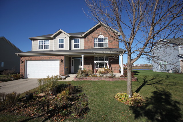 3082 Patterson Road Montgomery, IL 60538 - Photo 1 of 25 a front view of a house with garden