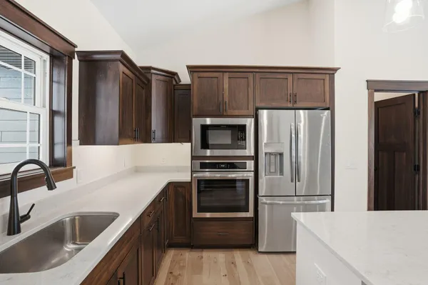 $799,900 | 906 Acorn Court, Hudson, WI 54016