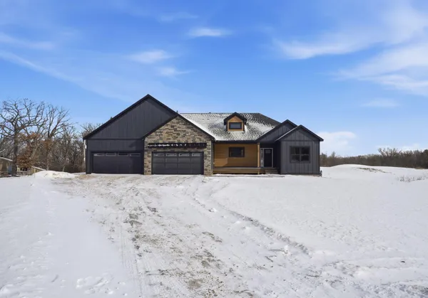 $799,900 | 906 Acorn Court, Hudson, WI 54016