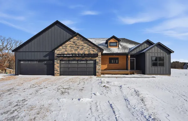 $799,900 | 906 Acorn Court, Hudson, WI 54016
