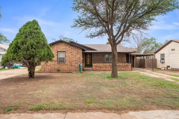$121,500 | 1206 Ave J, Levelland, TX 79336