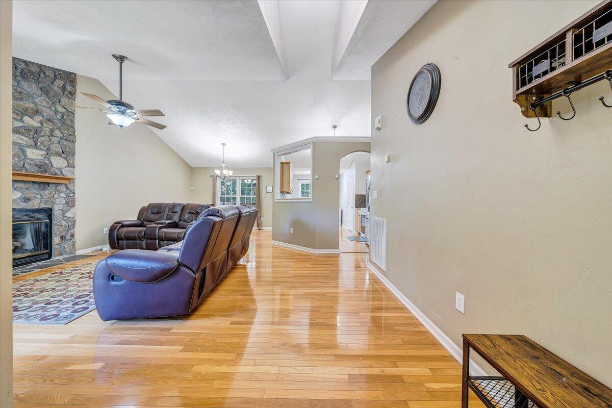 1425 Virginia Ridge Drive Hardy, VA 24101 - Photo 3 of 41 04-MIB09576