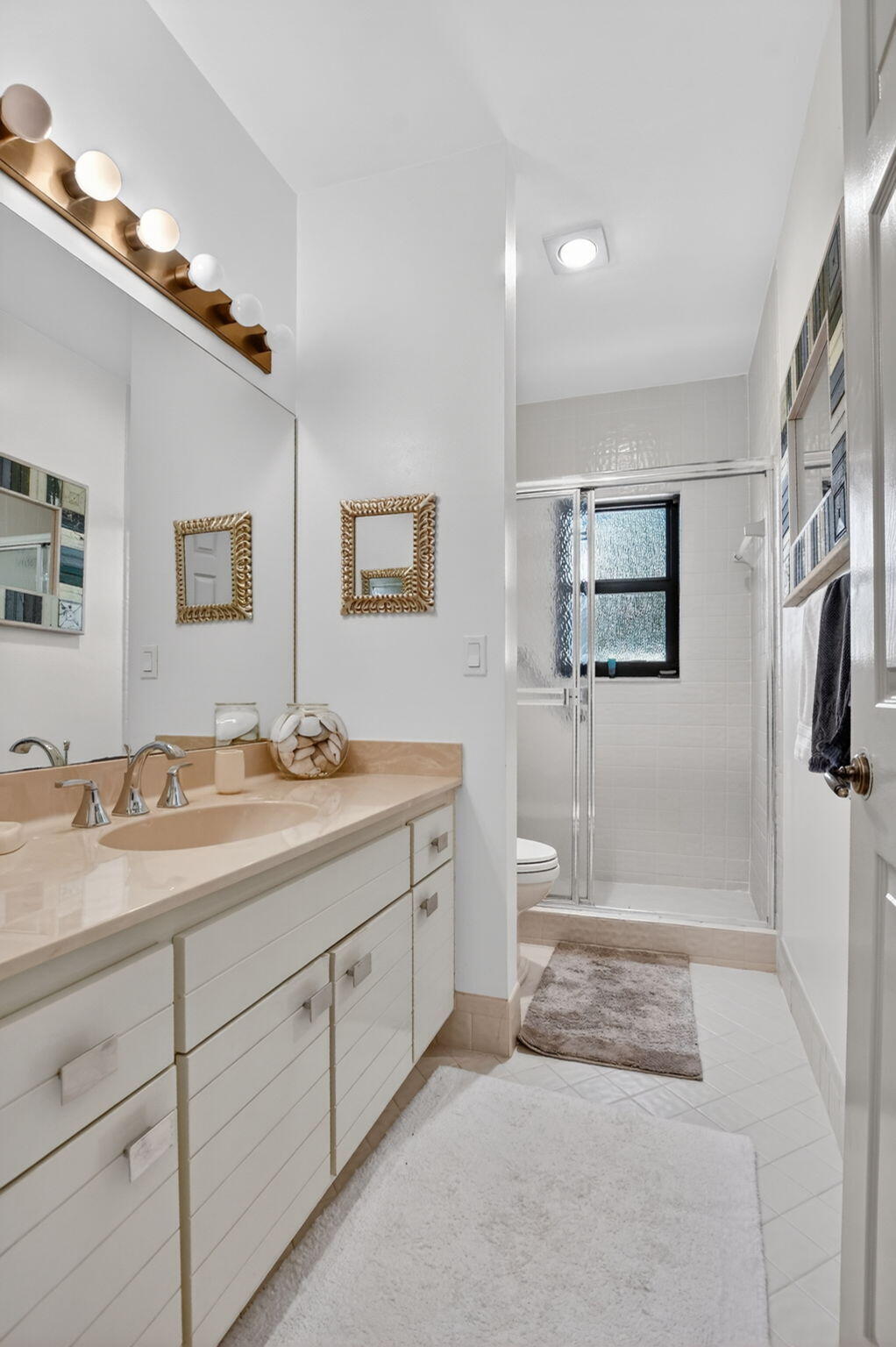 22519 Esplanada Circle, Unit W Boca Raton, FL 33433 - Photo 41 of 57 a spacious bathroom with a granite countertop sink mirror and bathtub