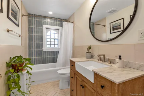 $689,000 | 376 Cochran Place, Valley Stream, NY 11581