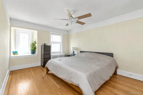 $689,000 | 376 Cochran Place, Valley Stream, NY 11581