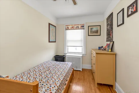 $689,000 | 376 Cochran Place, Valley Stream, NY 11581
