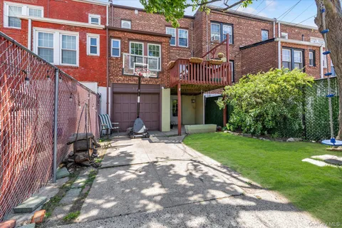$689,000 | 376 Cochran Place, Valley Stream, NY 11581