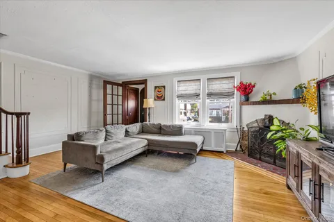 $689,000 | 376 Cochran Place, Valley Stream, NY 11581
