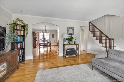 $689,000 | 376 Cochran Place, Valley Stream, NY 11581
