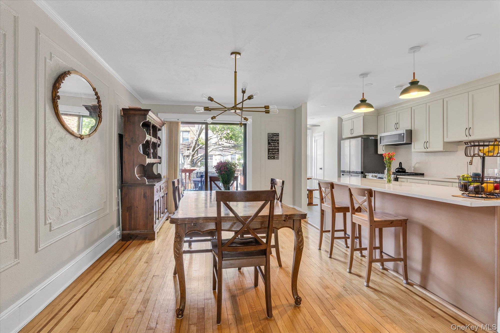 376 Cochran Place Valley Stream, NY 11581 - Photo 5 of 16