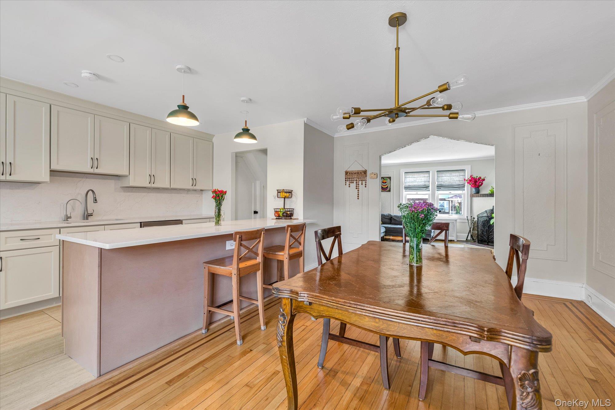 376 Cochran Place Valley Stream, NY 11581 - Photo 6 of 16