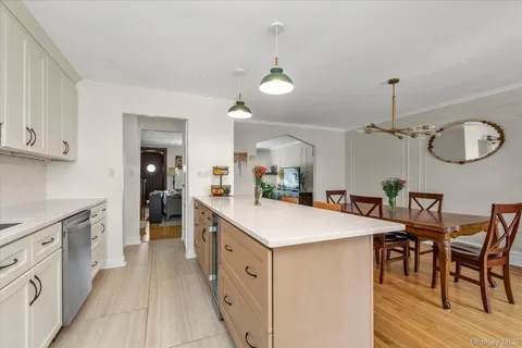 $689,000 | 376 Cochran Place, Valley Stream, NY 11581