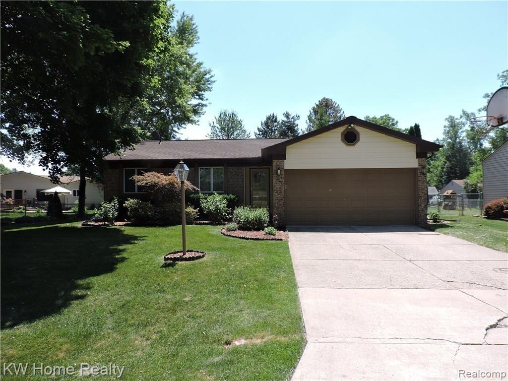33685 Bostwick Place Farmington Hills, MI 48335 - Photo 2 of 29