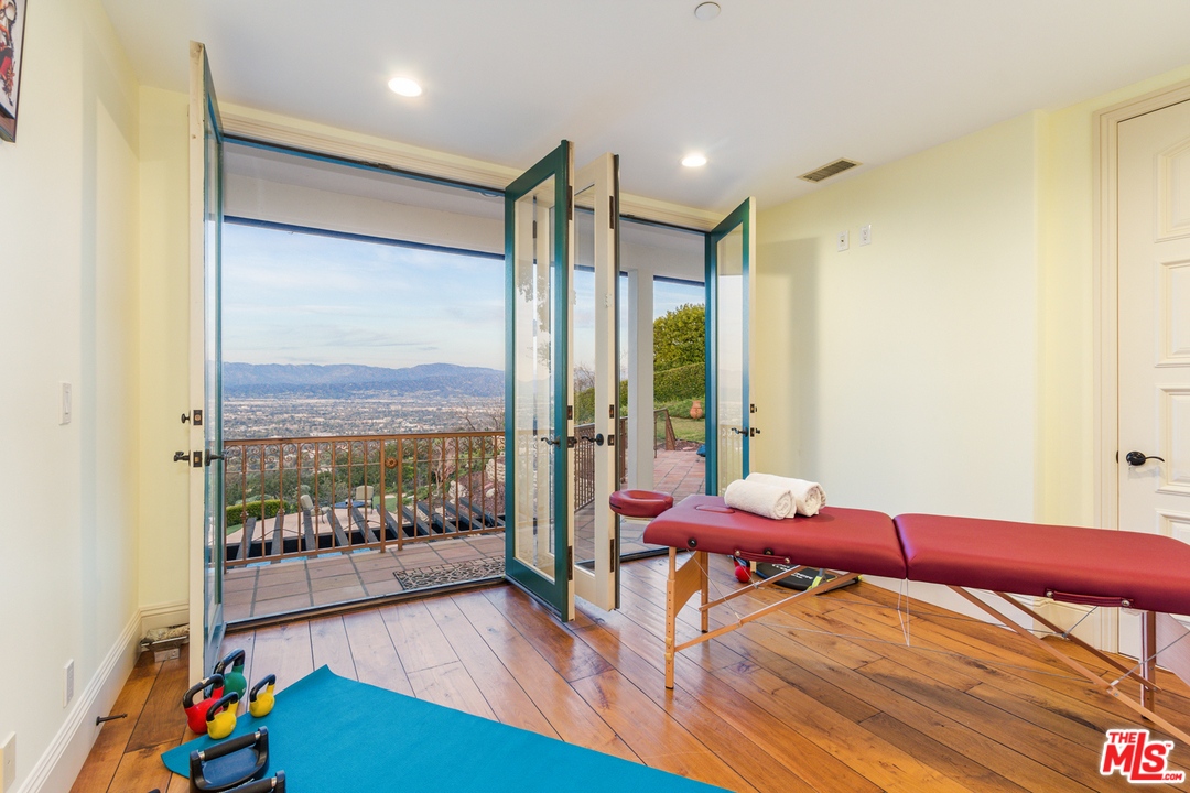 13377 Java Drive Beverly Hills, CA 90210 - Photo 18 of 25