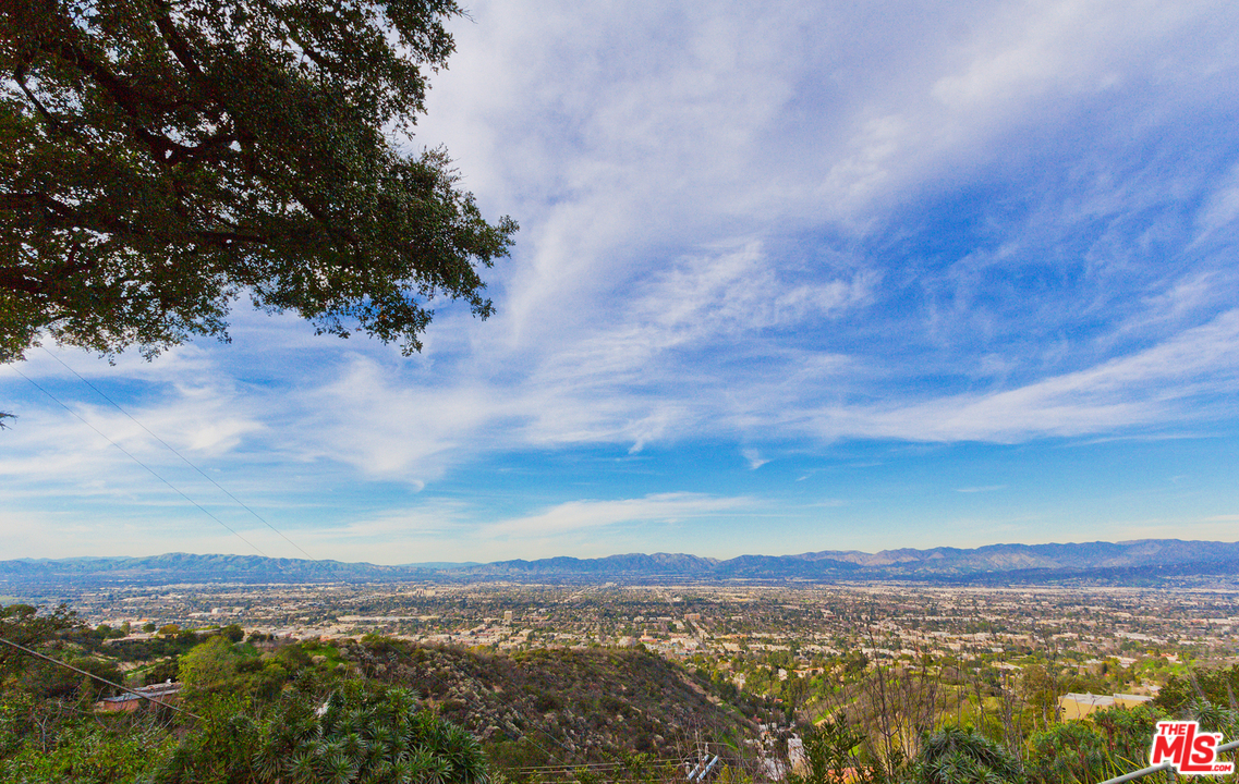 13377 Java Drive Beverly Hills, CA 90210 - Photo 4 of 25