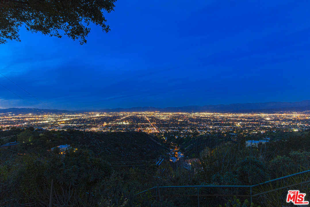 13377 Java Drive Beverly Hills, CA 90210 - Photo 6 of 25