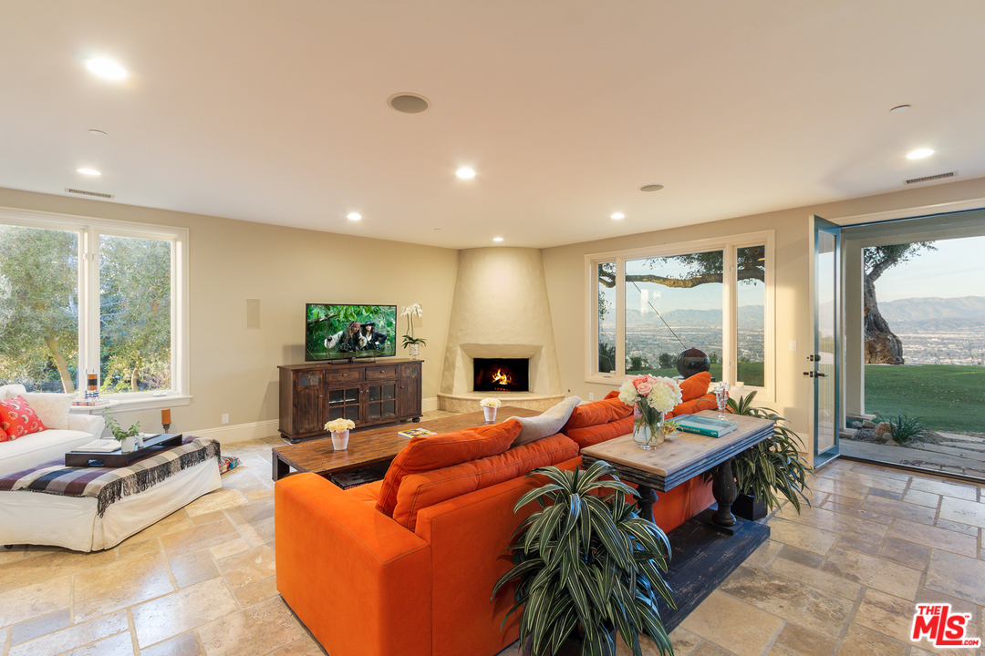 13377 Java Drive Beverly Hills, CA 90210 - Photo 9 of 25